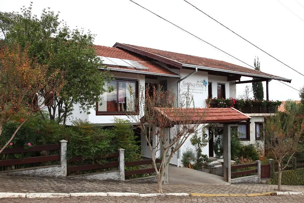 Hospedaria Gastehaus Enzian Treze Tílias 招待所